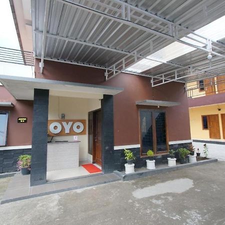 Oyo 347 Bayang Brothers Guest House Maguwo Exterior foto