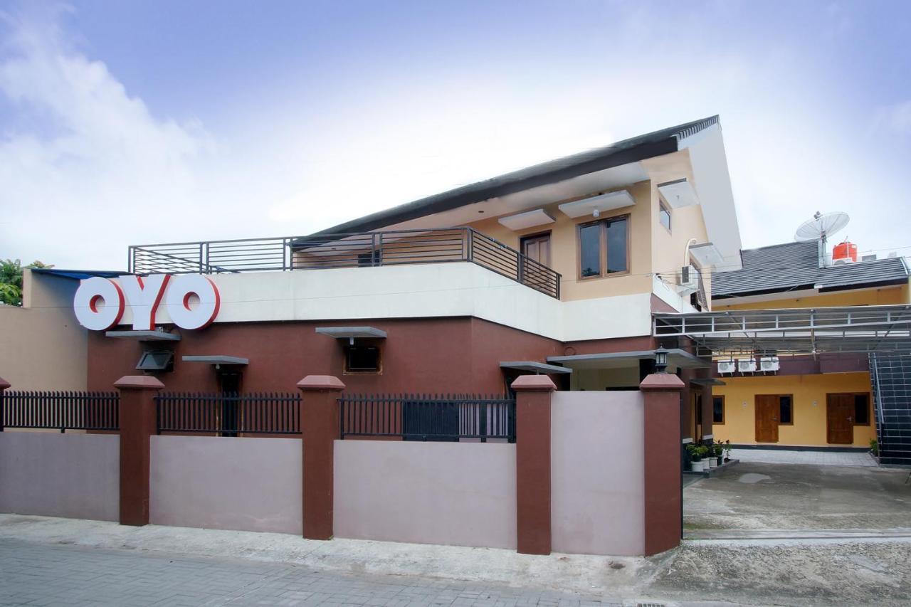 Oyo 347 Bayang Brothers Guest House Yogyakarta Exterior foto