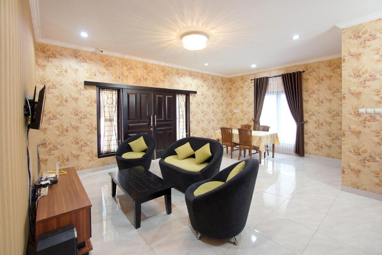 Oyo 347 Bayang Brothers Guest House Maguwo Exterior foto