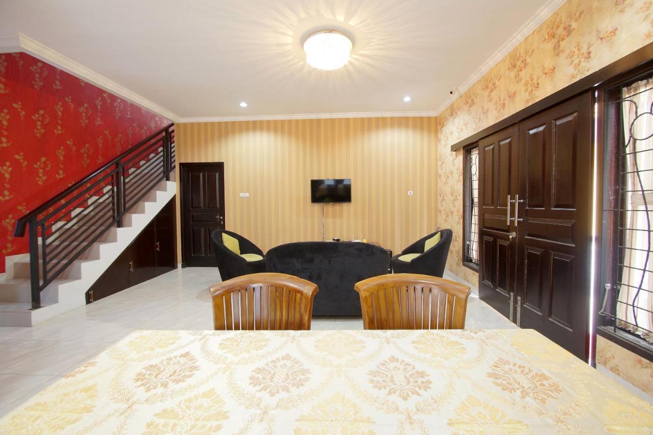 Oyo 347 Bayang Brothers Guest House Maguwo Exterior foto